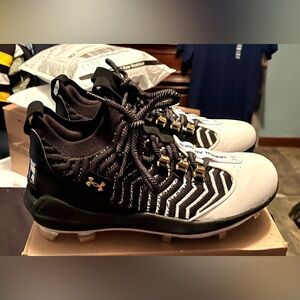 Mens size 8 UA Lead Off Harper 9 Pro St Black &White baseball cleats 3027445-001